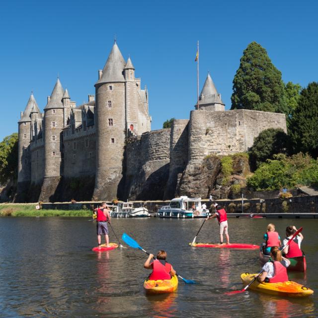 Attività nautiche sul Canal de Nantes à Brest a Josselin