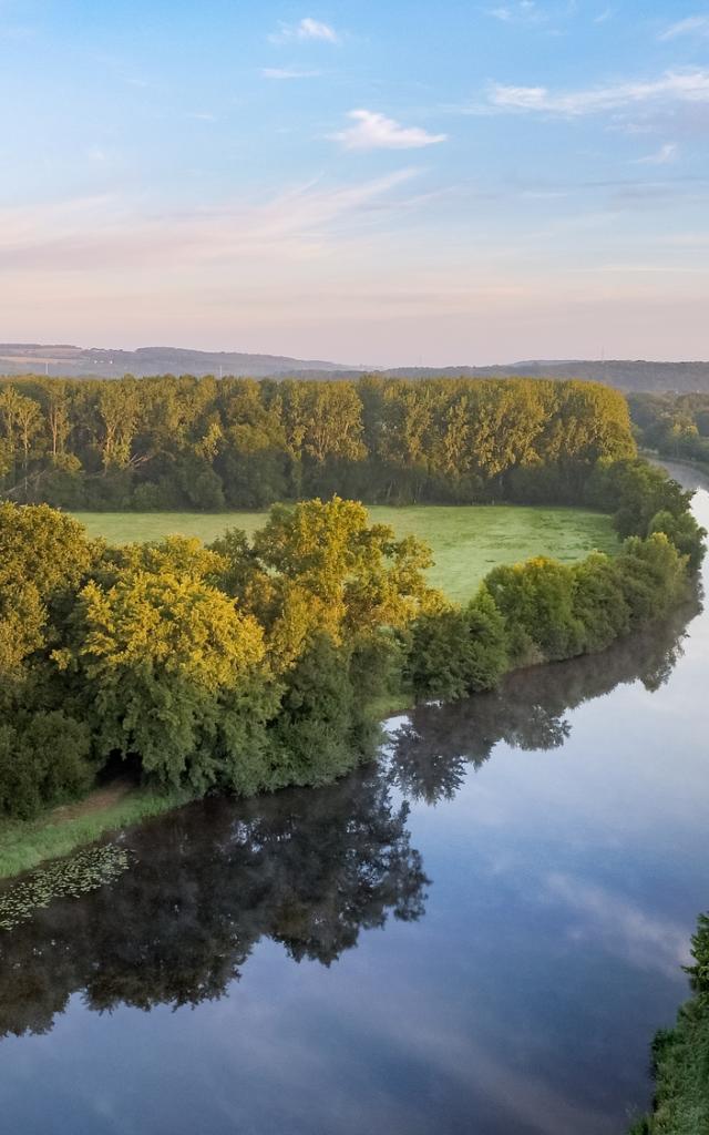 Der Kanal von Nantes nach Brest aus der Sicht einer Drohne