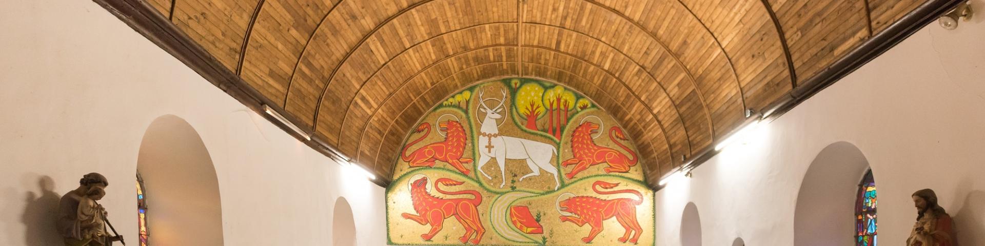 Gralskirche,Abbé Gillard, Fresko, weißer Hirsch, Tréhorenteuc, Artuslegenden, Brocéliande, Morbihan, Bretagne