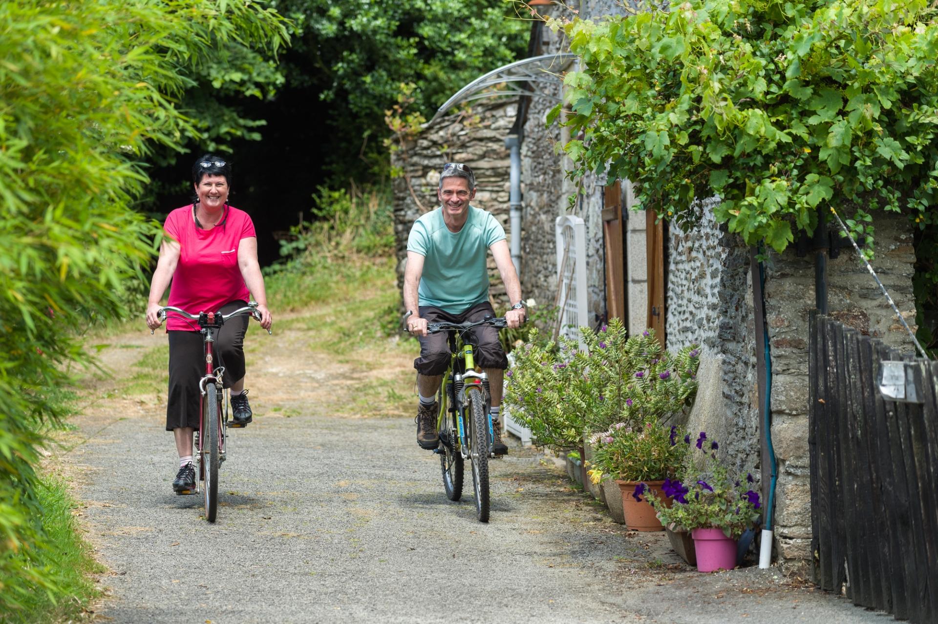 Vélo sur le Canal de Nantes à Brest