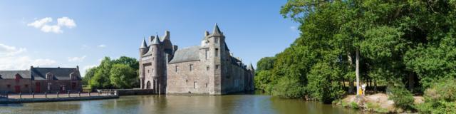 Il più bel castello di Brocéliande, leggenda della dama bianca, scenario verde, Concoret, Morbihan, Bretagna