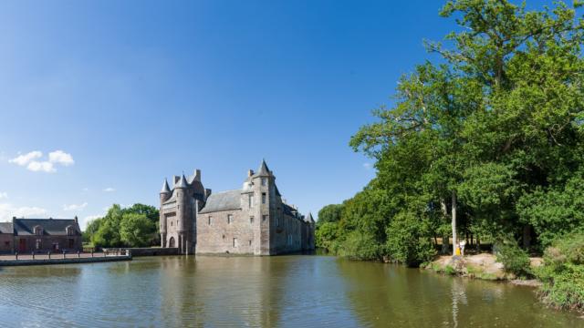 Il più bel castello di Brocéliande, leggenda della dama bianca, scenario verde, Concoret, Morbihan, Bretagna