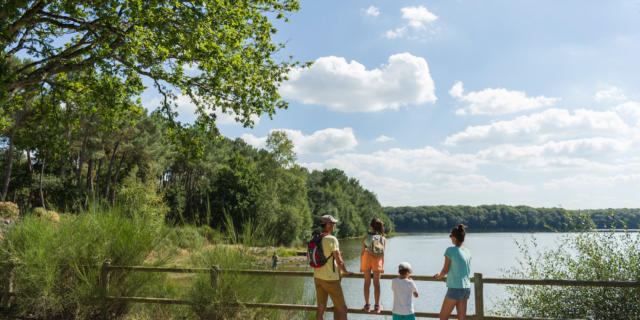 Familie aan het meer van Trémelin