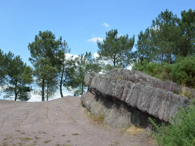 Siège de Merlin, site légendaire sur les hauteur du Val sans retour en forêt de Brocéliande