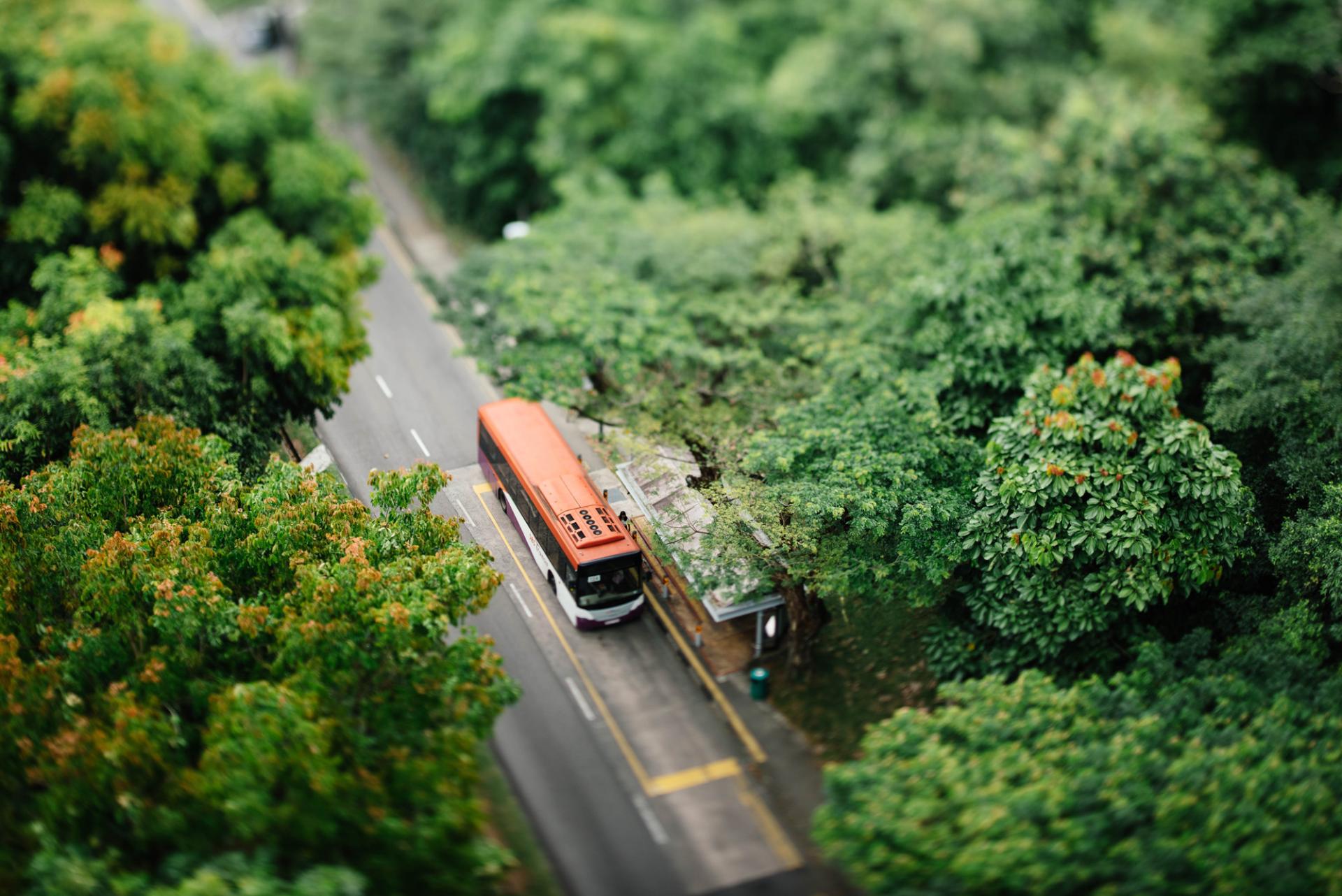 Autobus by Chuttersnap on Unsplash