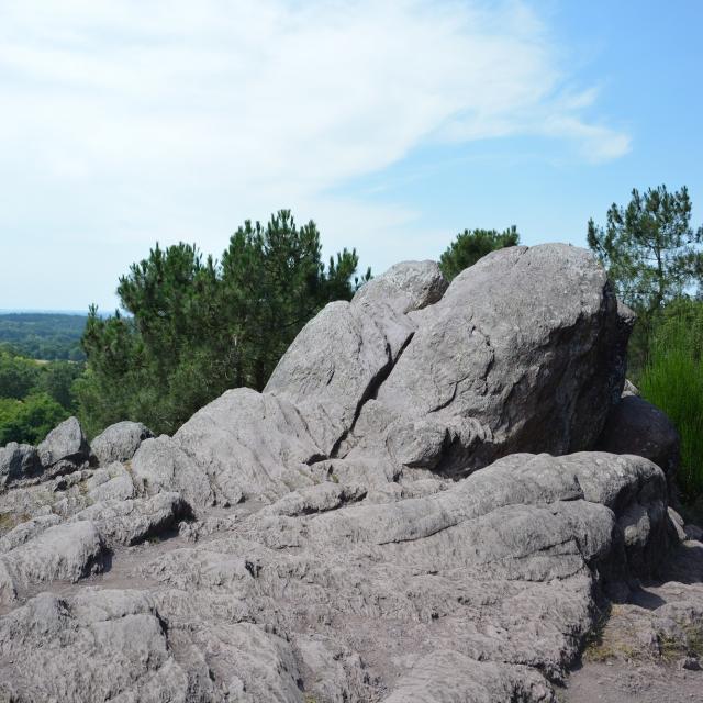 le rocher des faux amants sur les hauts du val sans retour