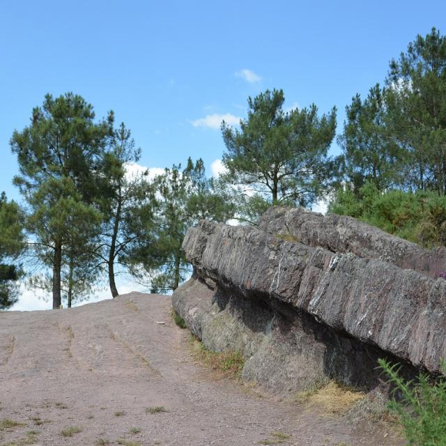Siège de Merlin, site légendaire sur les hauteur du Val sans retour en forêt de Brocéliande