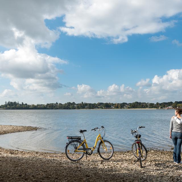 Percorso verde intorno al lago di Brocéliande in bicicletta