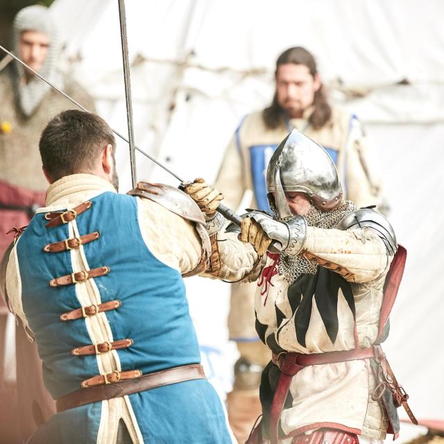 Festival Medieval Josselin combat chevaliers