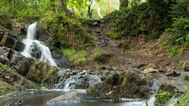 valle a senso unico cascata Tréhorenteuc