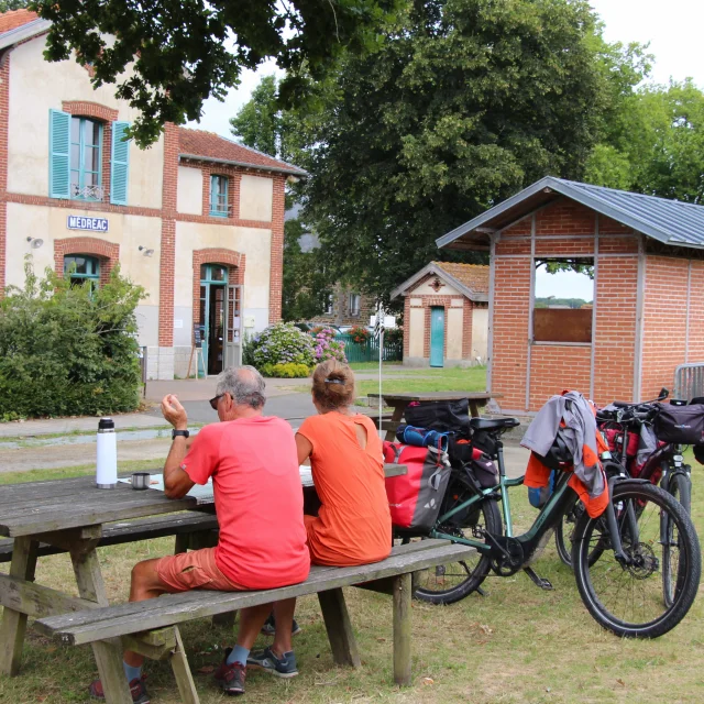 Vélotouristes Gare vélo-rail Médréac