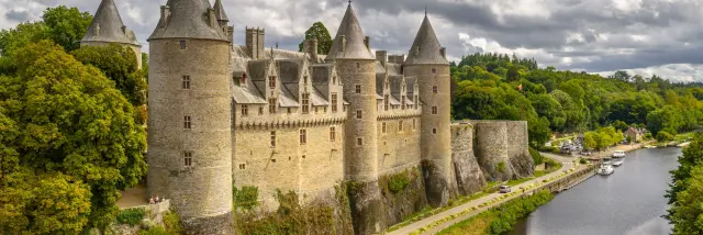 chateau de Josselin - façade médiévale - canal